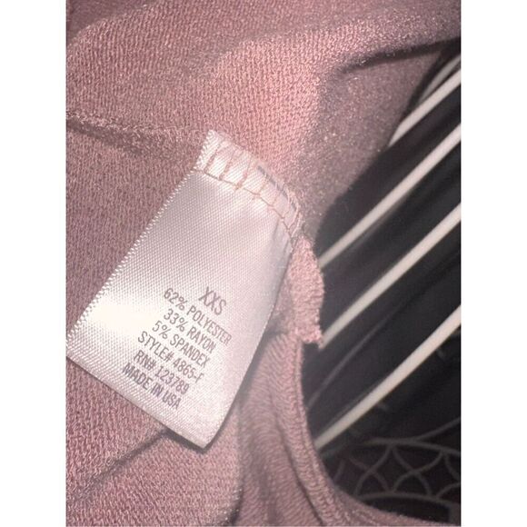 NEW WITH TAGS Beautiful Francesca’s Twist Back Pullover Sweater - pinkish Crop-t - Picture 4 of 5